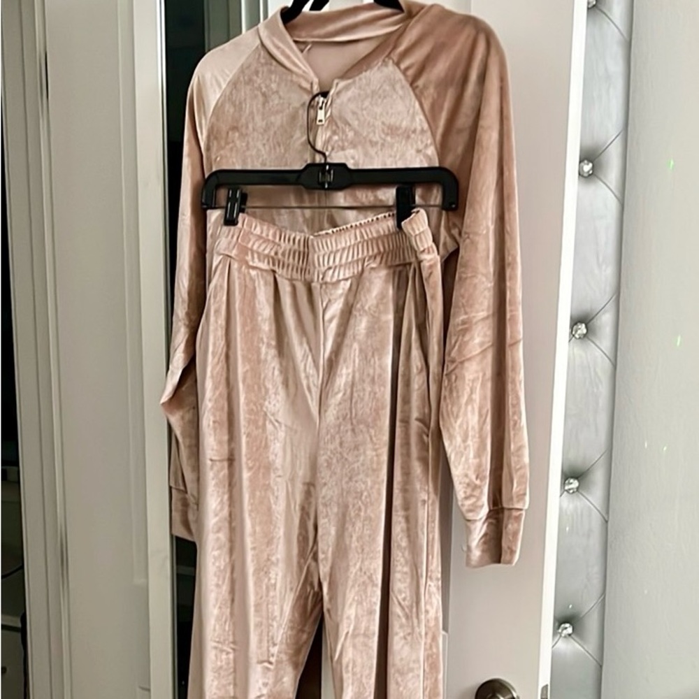 Golden Tan Velour Tracksuit with Crop Jacket & Jogger Bottoms! What’s Hot! 🔥
